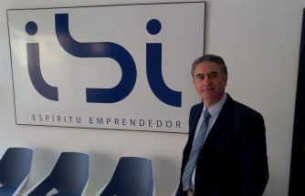 Pedro Prieto asistirá a la entrega de orlas del IES La Foia